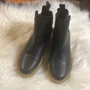 Nicole miller women boots size 7.5